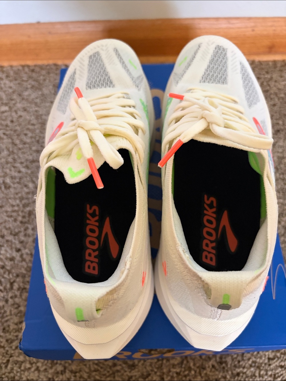 Brooks Hyperion Max 3-Women's size 9.5-Coconut-Green Gecko-Pink Clay - Picture 6 of 16